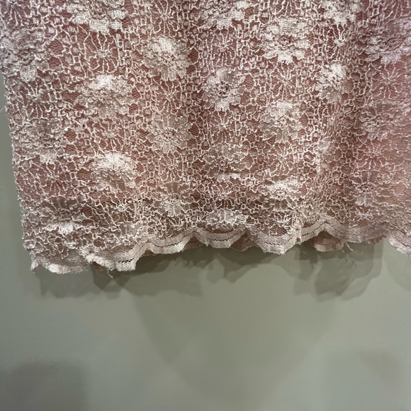 Pale pink lace tank top - Picture 2 of 4